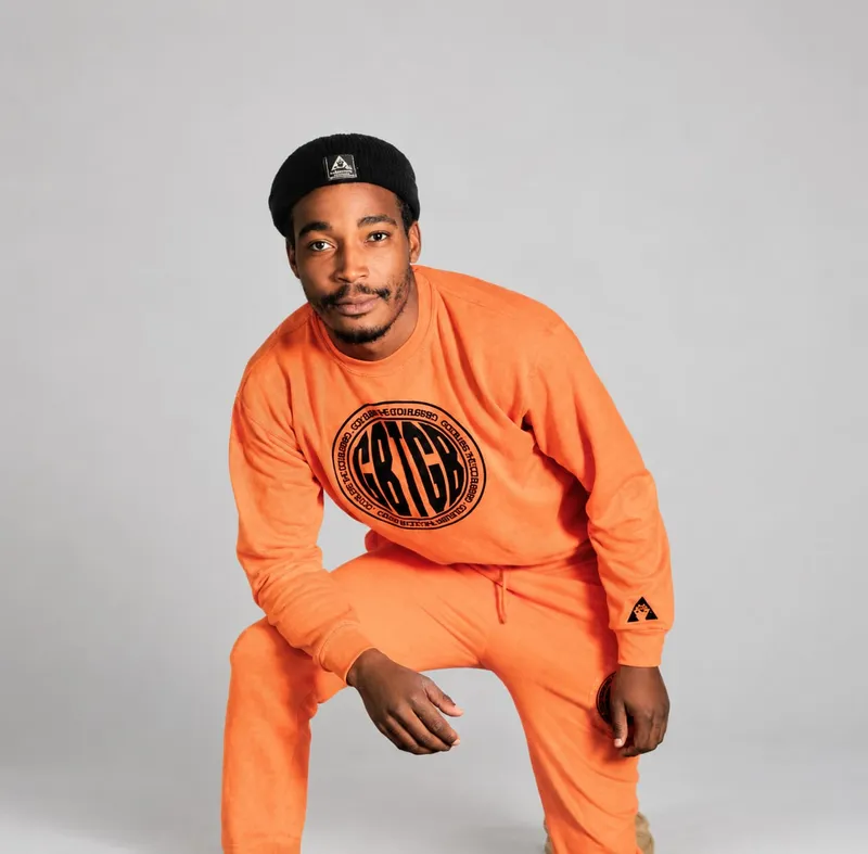 Orange sweatshirt set, kneeling